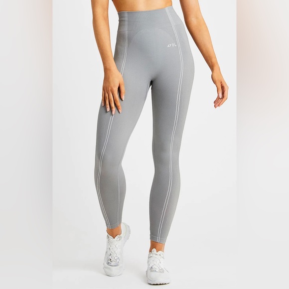 Reflex Seamless Legging - Picture 1 of 7